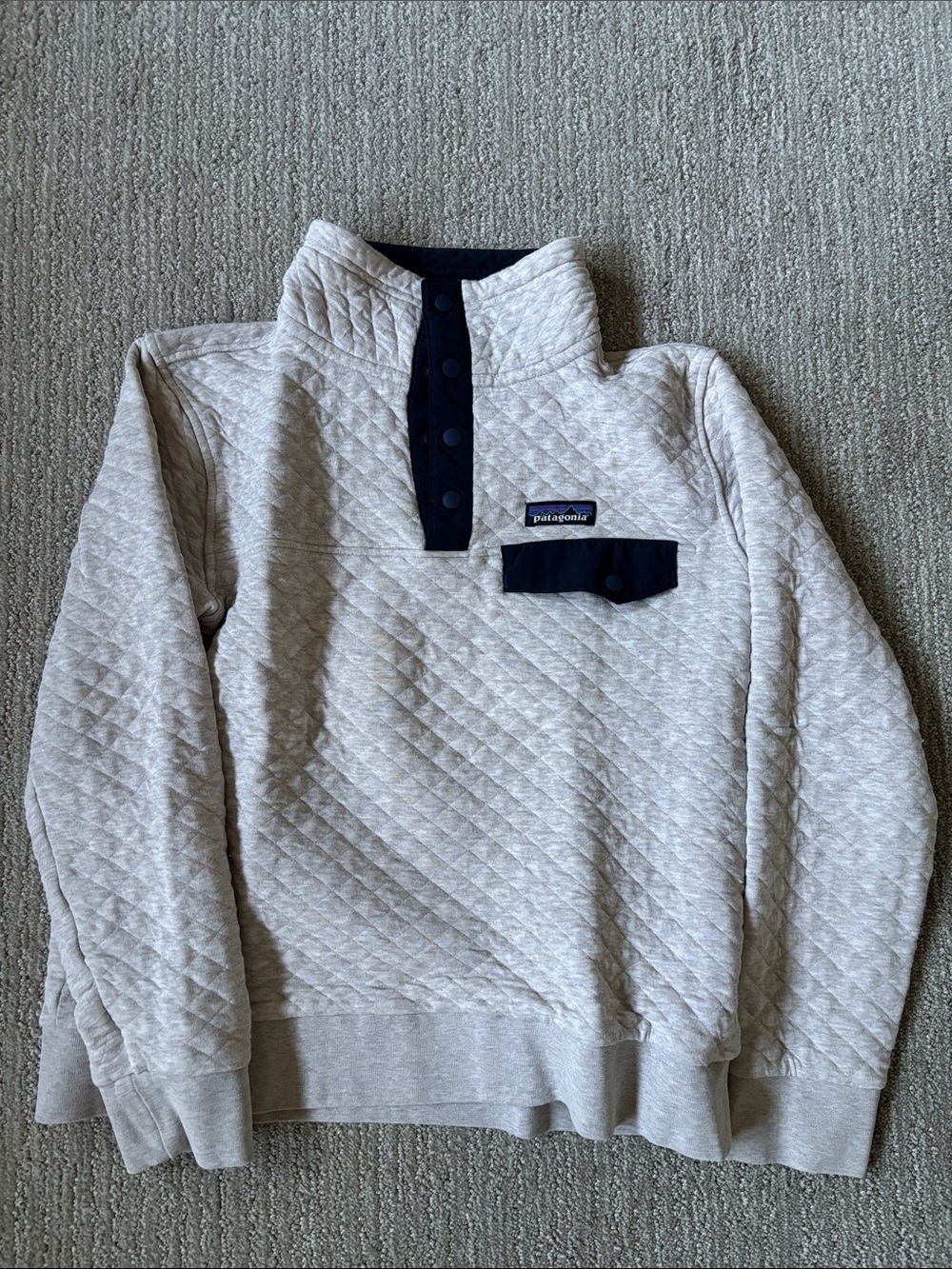 Patagonia women’s Quilted mock neck Pullover - oatmeal and navy